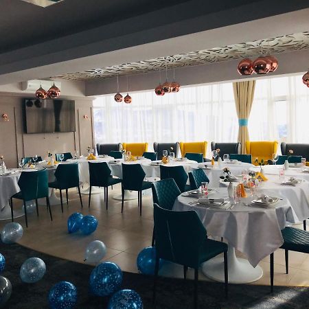 Hotel Afrodita -Vălenii de Munte Екстериор снимка