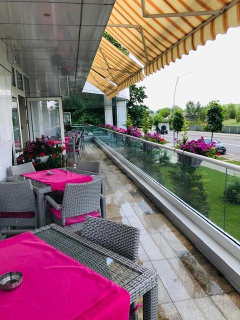 Hotel Afrodita -Vălenii de Munte Екстериор снимка