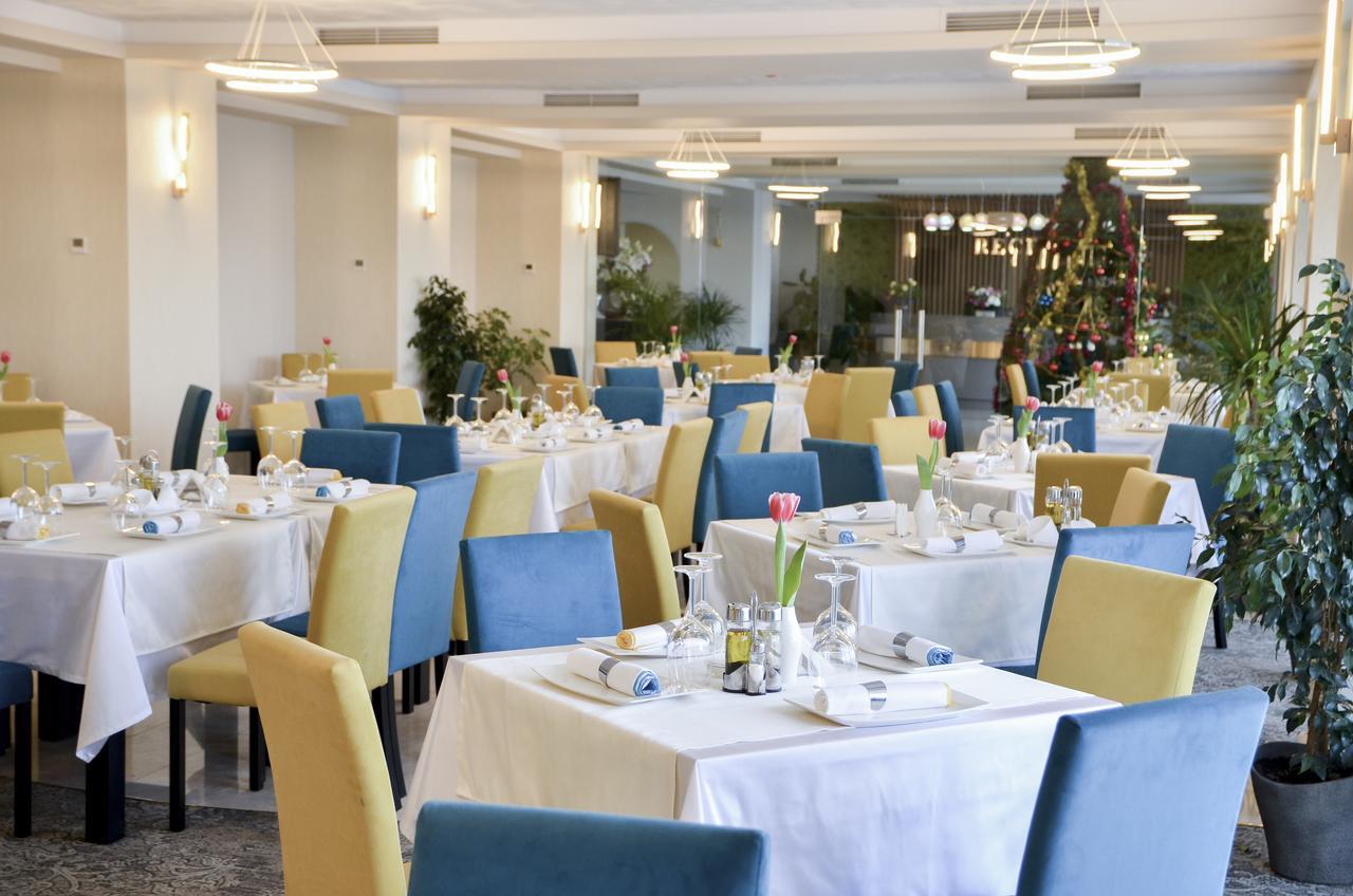 Hotel Afrodita -Vălenii de Munte Екстериор снимка