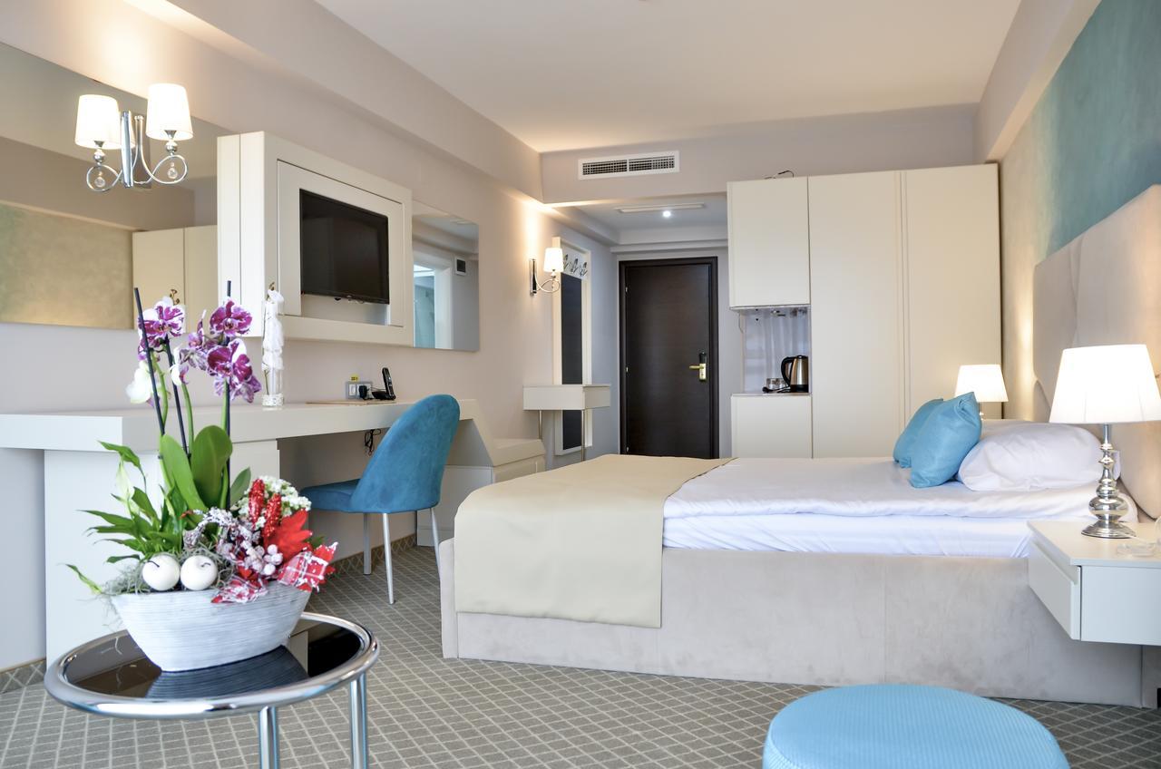 Hotel Afrodita -Vălenii de Munte Екстериор снимка