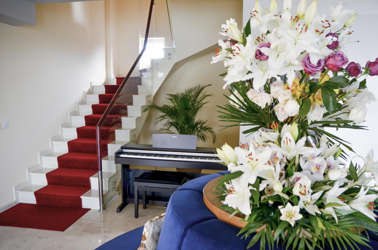 Hotel Afrodita -Vălenii de Munte Екстериор снимка