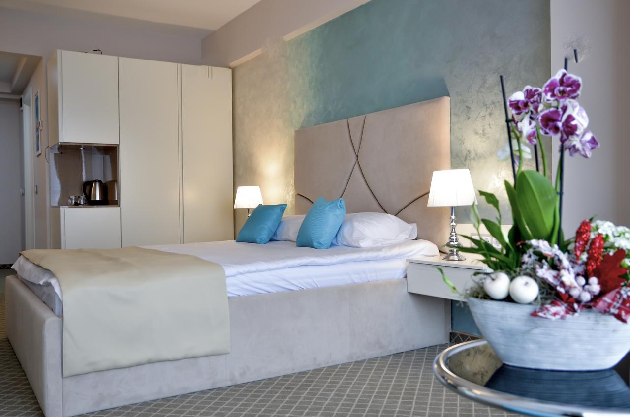 Hotel Afrodita -Vălenii de Munte Екстериор снимка
