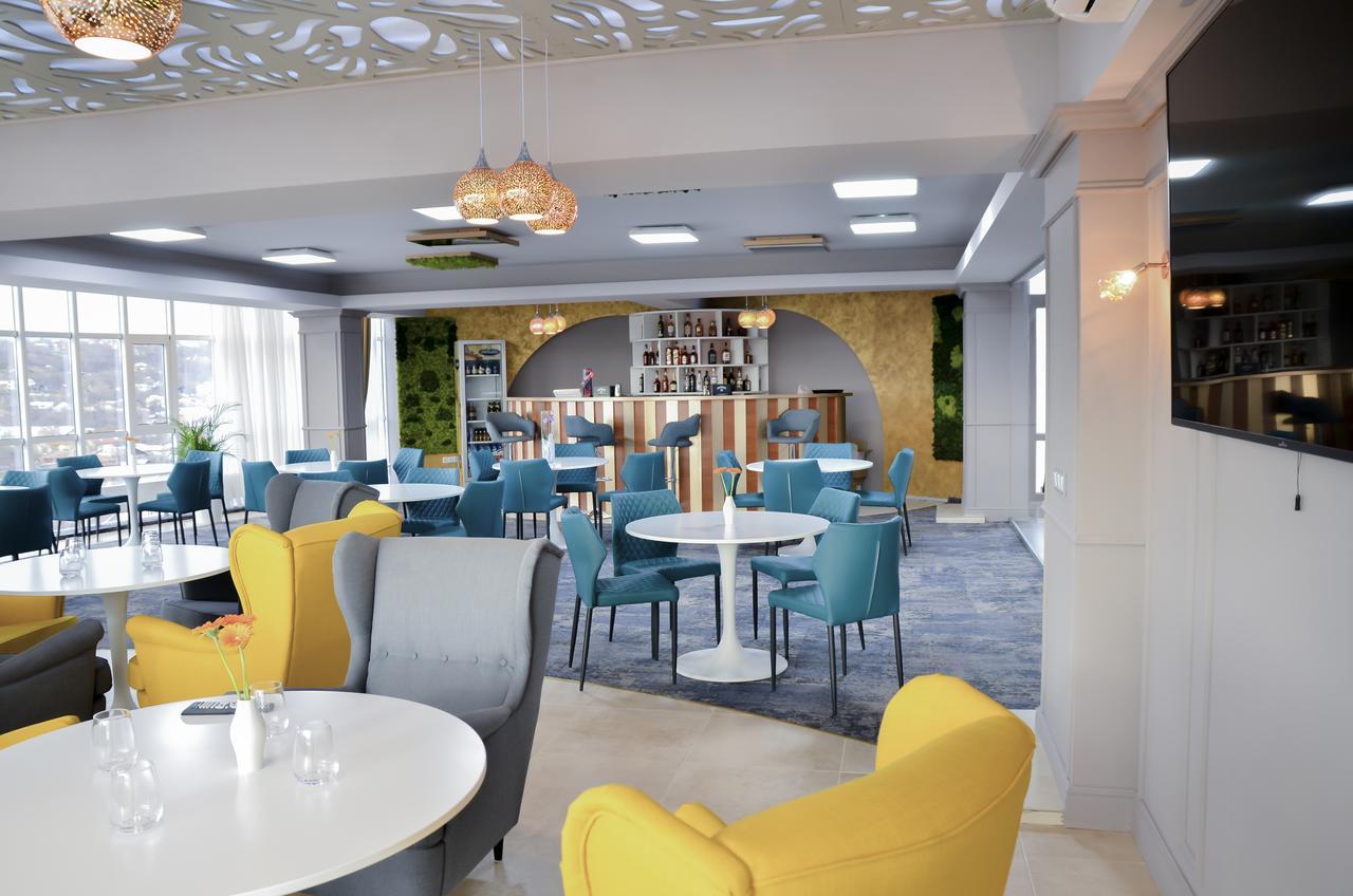 Hotel Afrodita -Vălenii de Munte Екстериор снимка