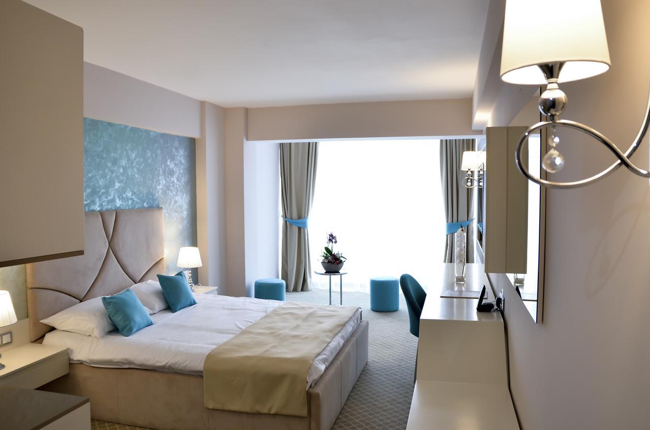 Hotel Afrodita -Vălenii de Munte Екстериор снимка
