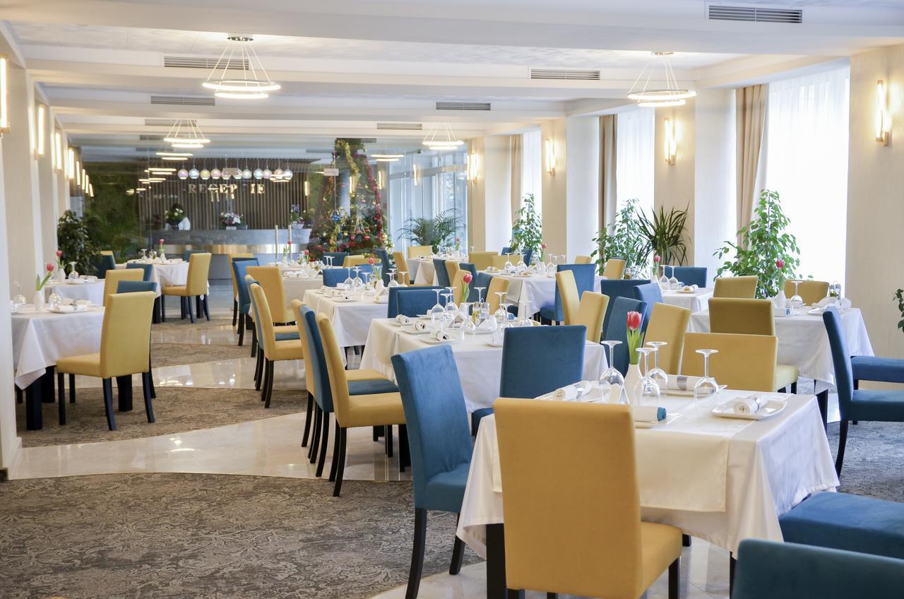 Hotel Afrodita -Vălenii de Munte Екстериор снимка
