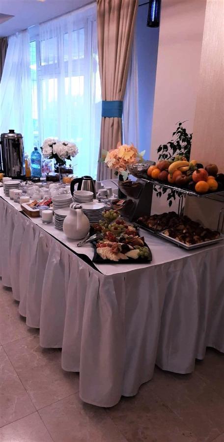 Hotel Afrodita -Vălenii de Munte Екстериор снимка